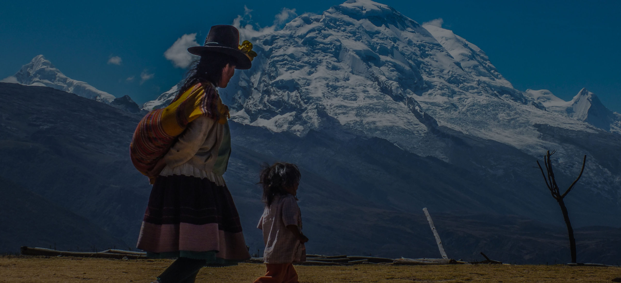 Edson-Vandeira-Peru-Andean-woman-and-child-scaled-1